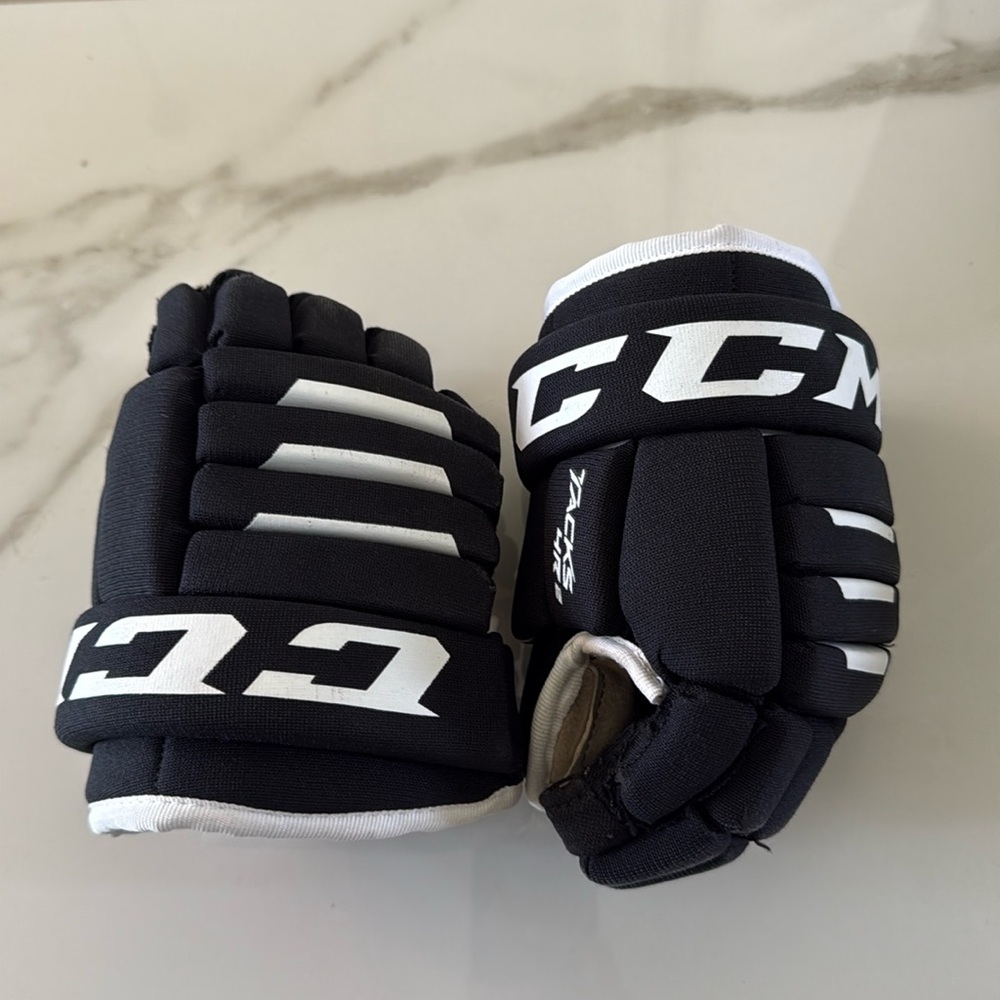 Like new ! Bauer hockey gloves youth size 10